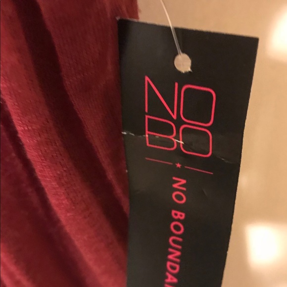 Burgundy color blouse - Picture 4 of 6